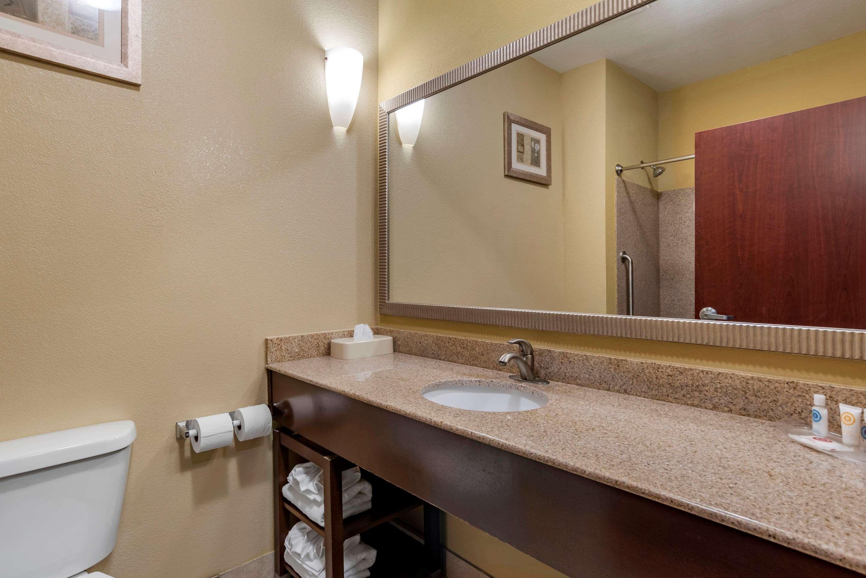 Comfort Suites Airport South Монтгомъри Екстериор снимка