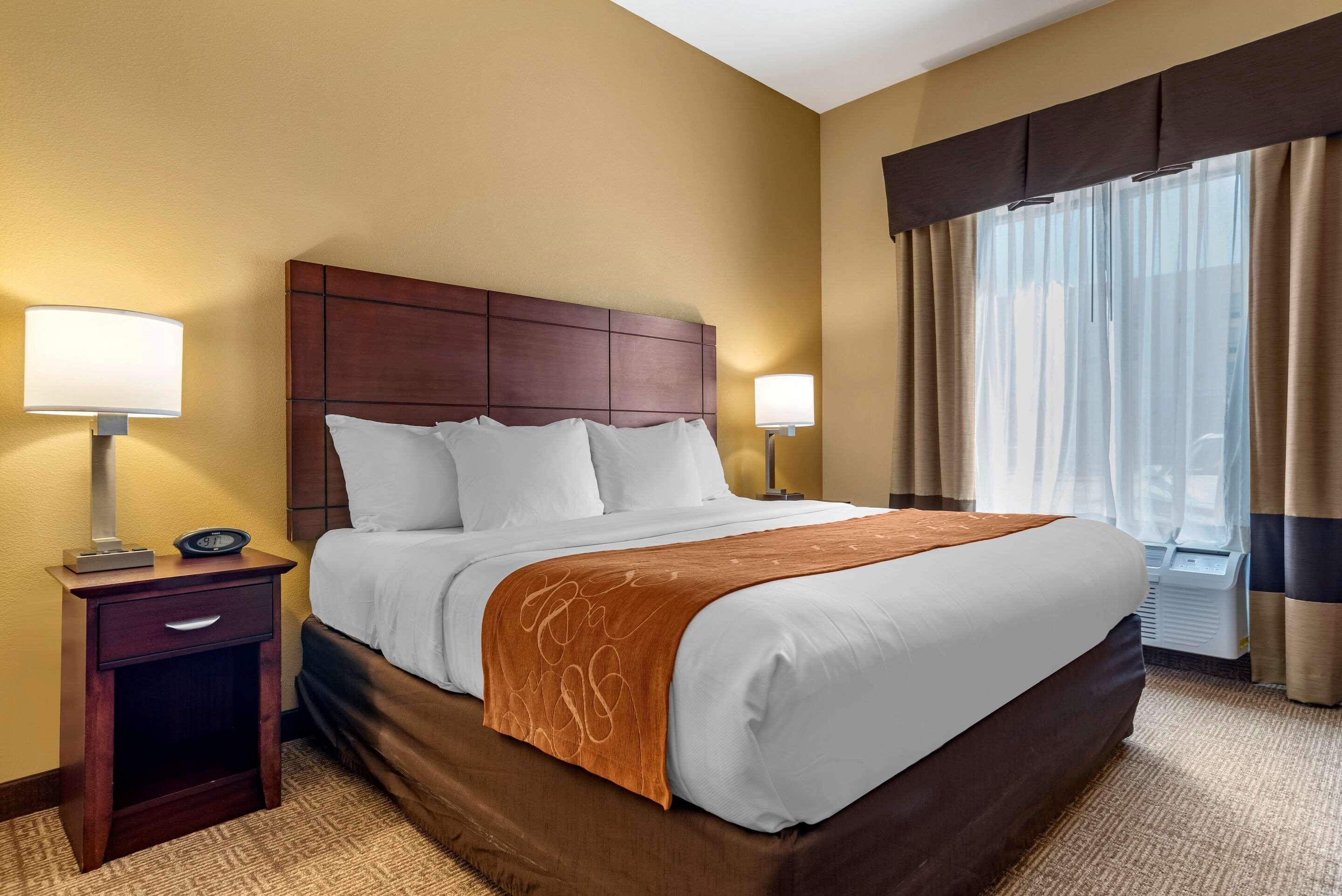 Comfort Suites Airport South Монтгомъри Екстериор снимка