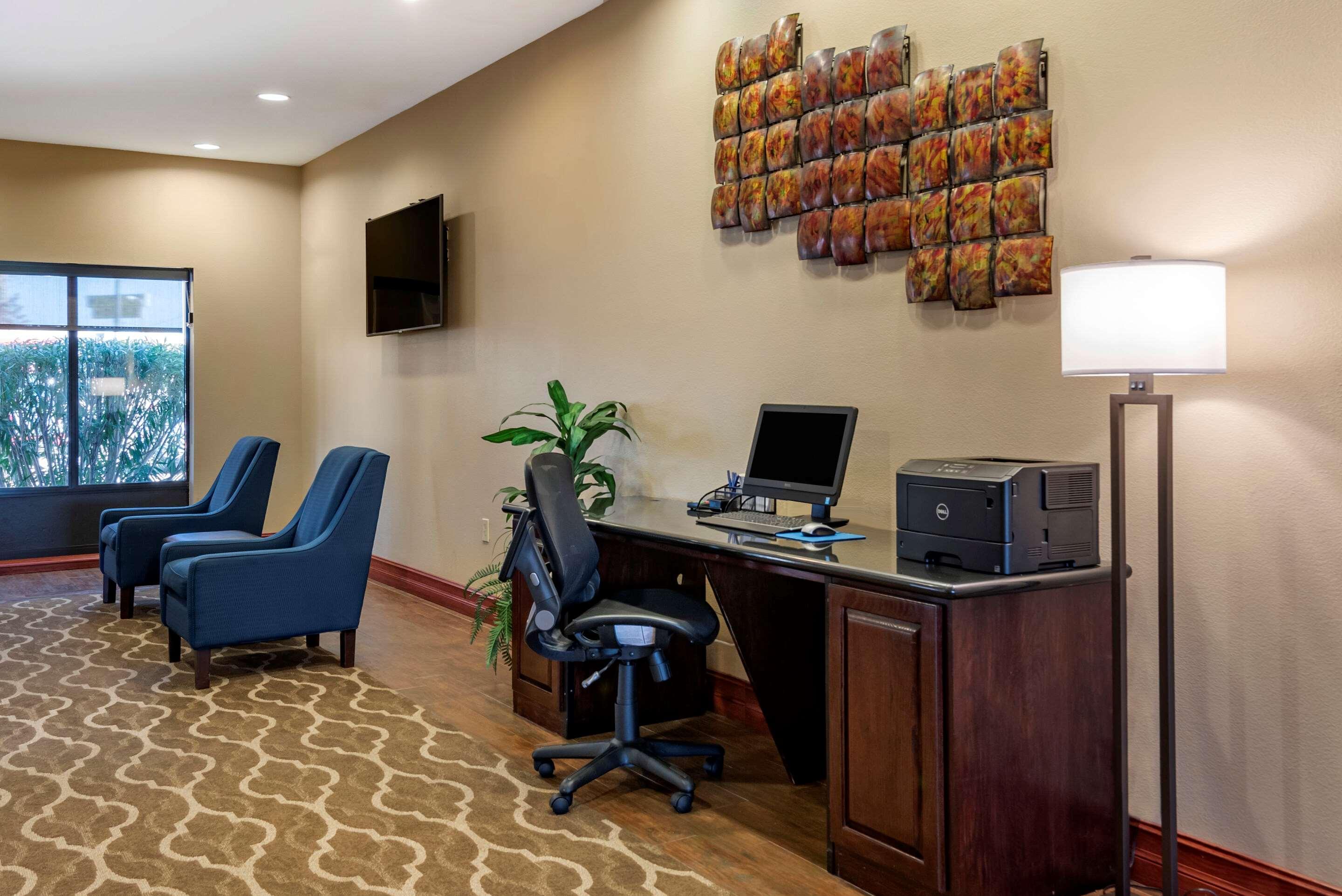 Comfort Suites Airport South Монтгомъри Екстериор снимка