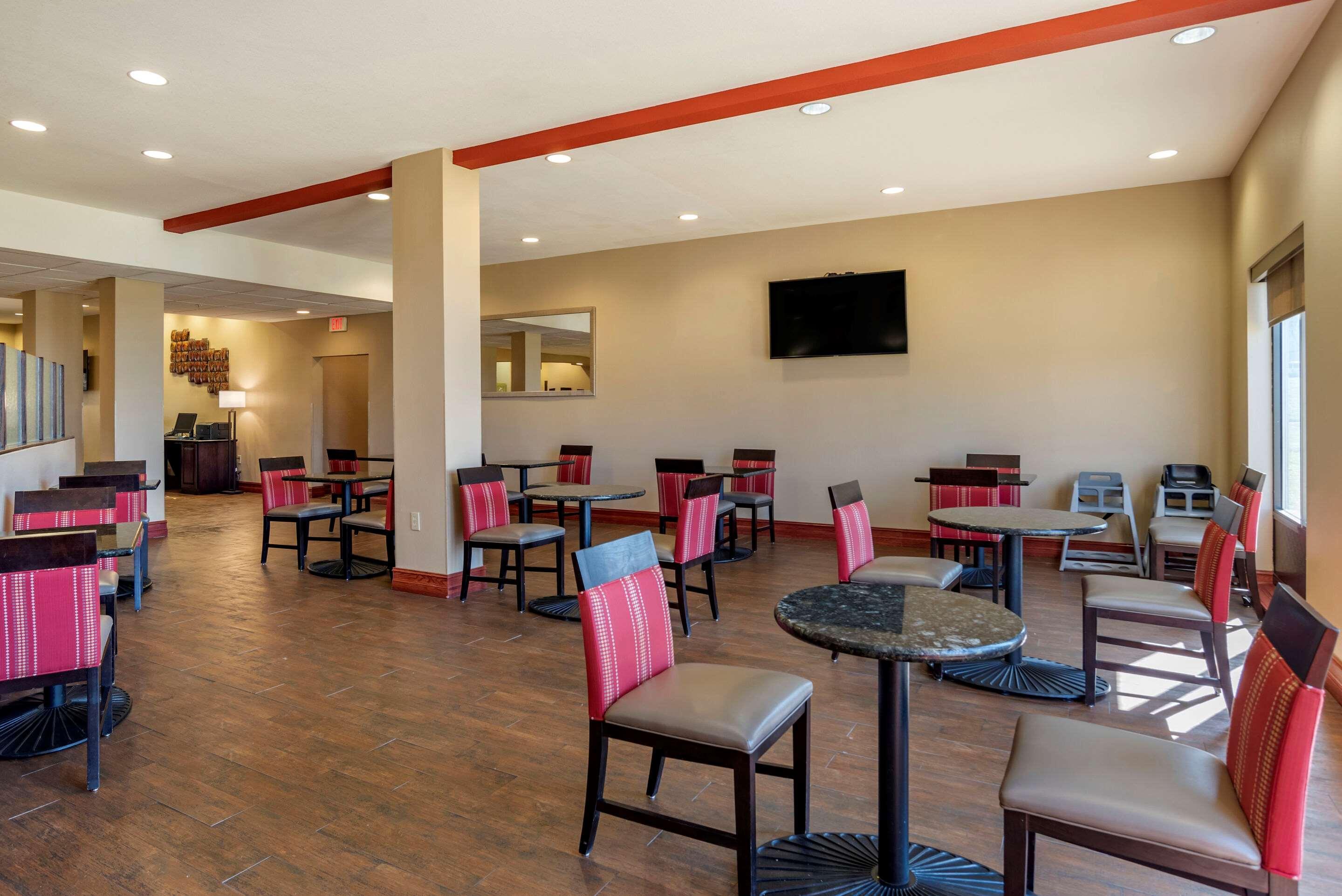 Comfort Suites Airport South Монтгомъри Екстериор снимка