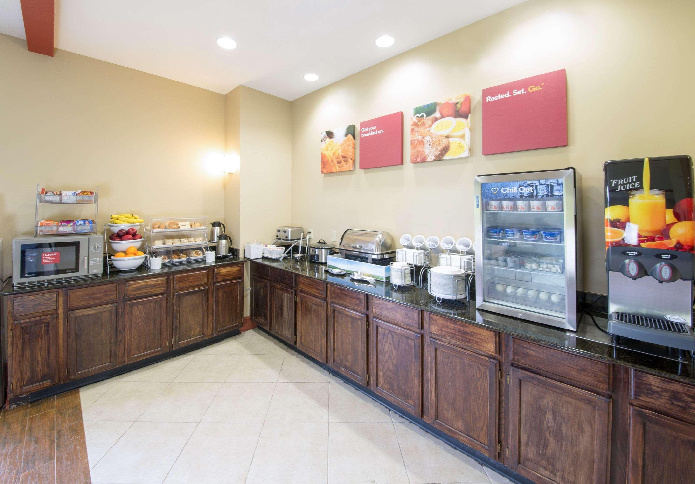 Comfort Suites Airport South Монтгомъри Екстериор снимка