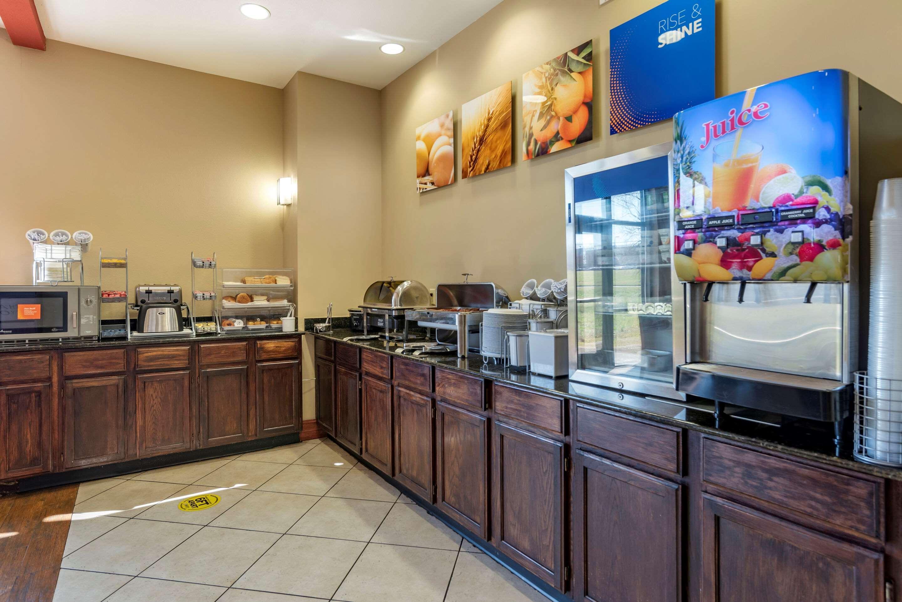 Comfort Suites Airport South Монтгомъри Екстериор снимка