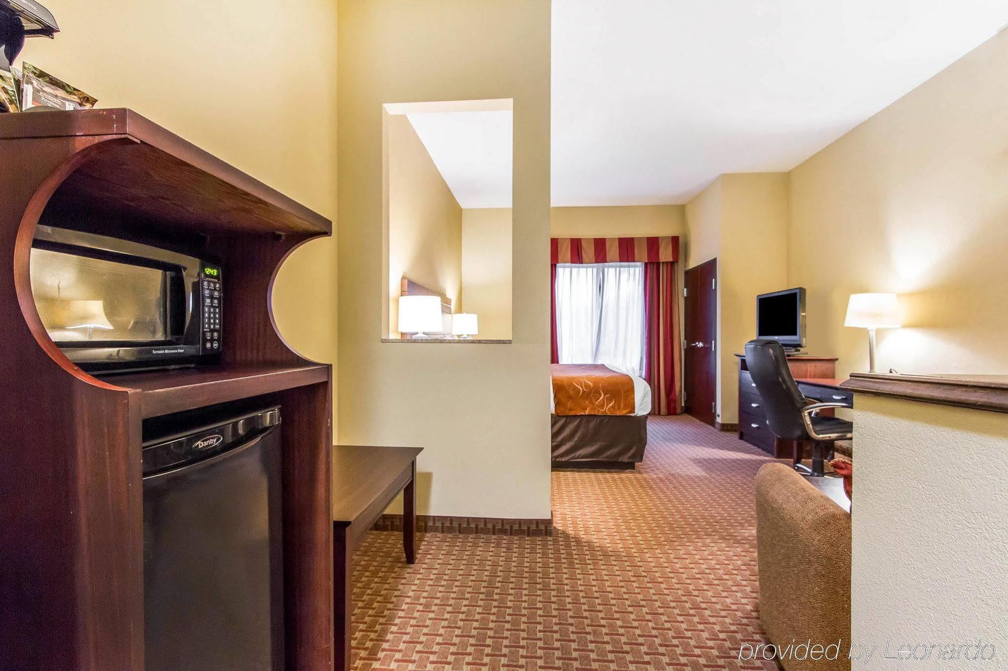 Comfort Suites Airport South Монтгомъри Екстериор снимка